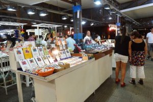 Plaza General Artigas em Punta del Este: feira de artesanato
