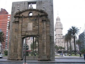 Montevidéu em agosto: Puerta de la Ciudadela
