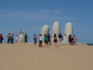 Monumento ao Afogado em Punta del Este: Los Dedos