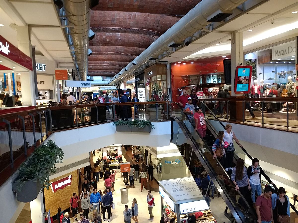 Shopping e Terminal Tres Cruces em Montevidéu: lojas