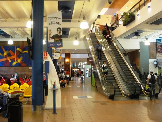 Shopping e Terminal Tres Cruces em Montevidéu