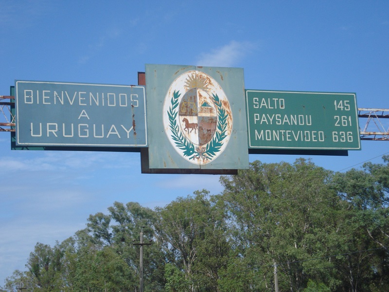 Placa de entrada - Uruguai