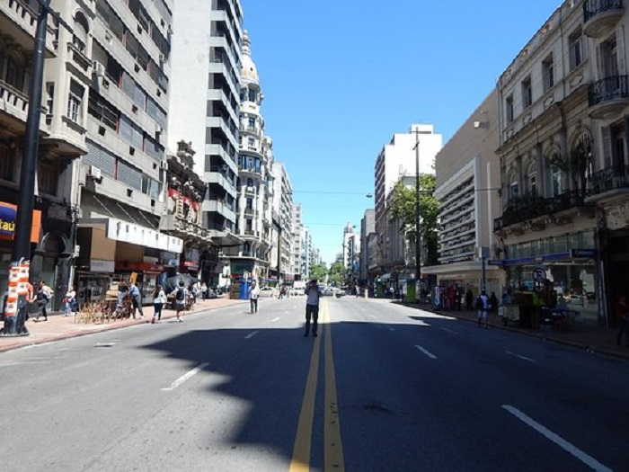 Informações sobre a Avenida 18 de Julio em Montevidéu